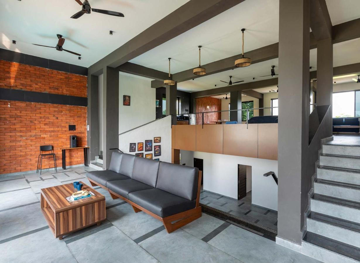 Two Villa By Stayvista With Infinity Pool, Farm & Mountain Views, Modern Interiors カルジャット エクステリア 写真