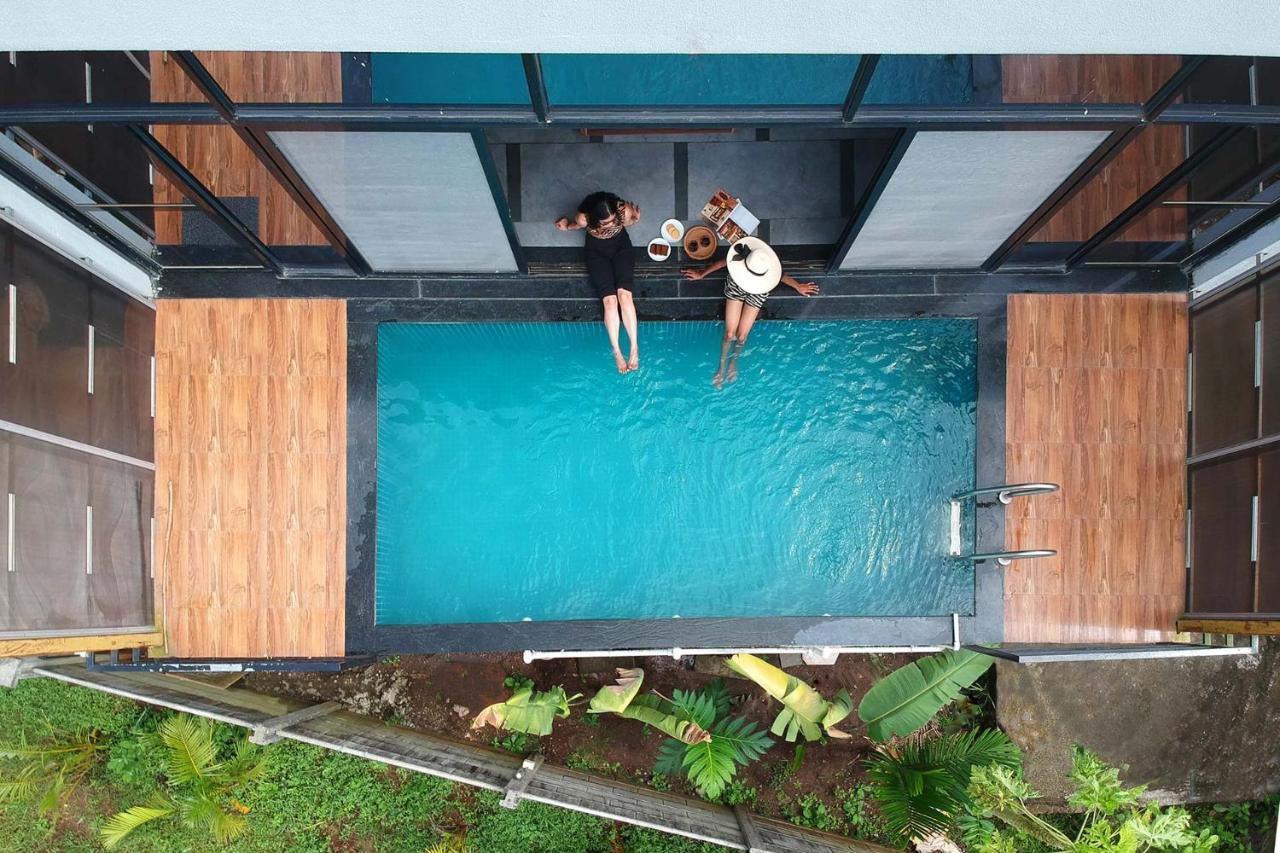 Two Villa By Stayvista With Infinity Pool, Farm & Mountain Views, Modern Interiors カルジャット エクステリア 写真