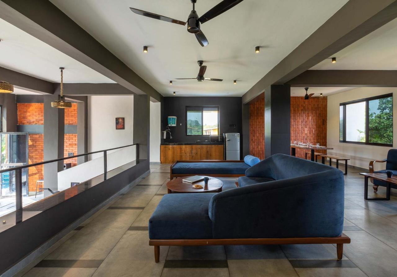 Two Villa By Stayvista With Infinity Pool, Farm & Mountain Views, Modern Interiors カルジャット エクステリア 写真