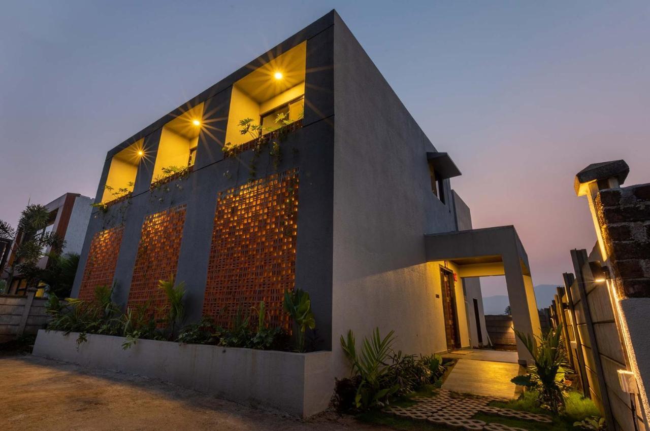 Two Villa By Stayvista With Infinity Pool, Farm & Mountain Views, Modern Interiors カルジャット エクステリア 写真
