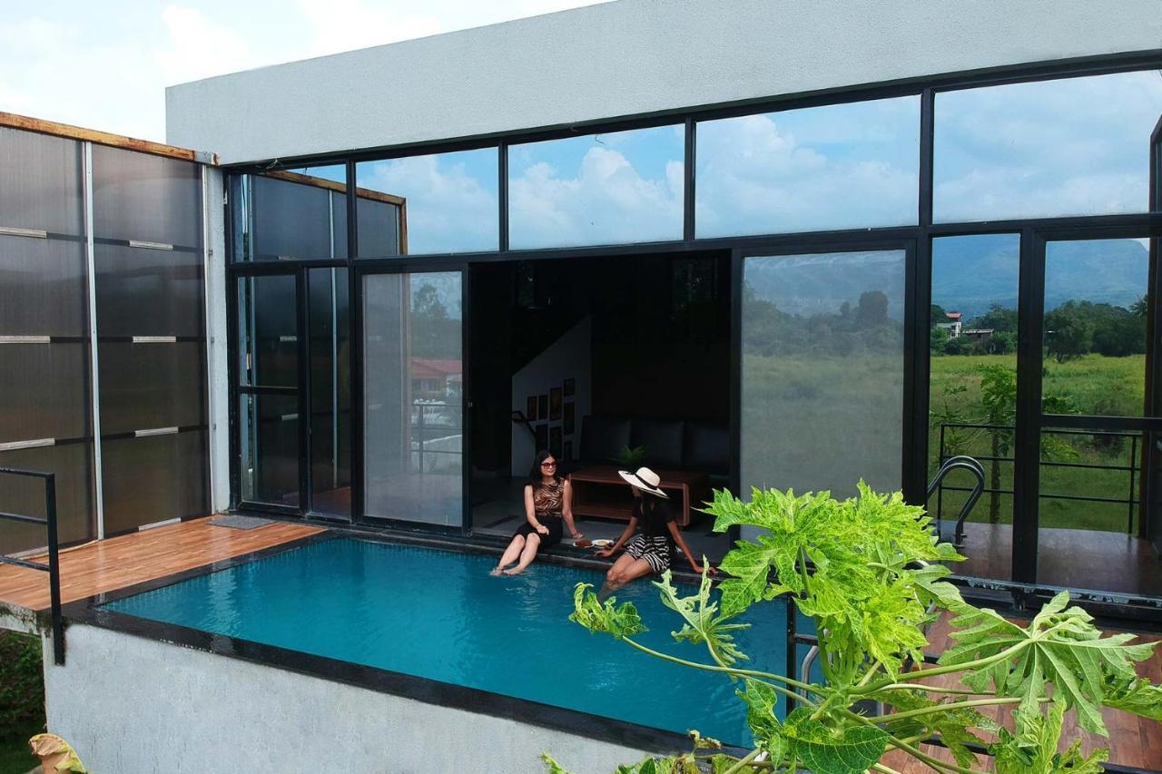 Two Villa By Stayvista With Infinity Pool, Farm & Mountain Views, Modern Interiors カルジャット エクステリア 写真